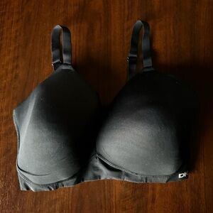 DKNY Bra Size XL DK7664 Light Padding  Black Soft Contoured Adjustable Straps